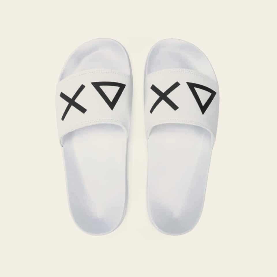 SLIPPERS LOGO WHITE — כפכפים לגברים