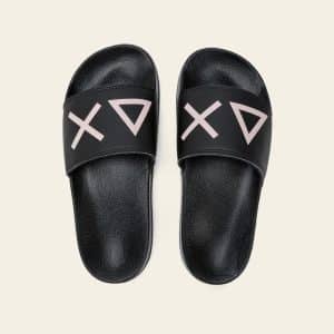 SLIPPERS LOGO BLACK — כפכפים לנשים